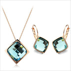 Champagne Gold: shallow lake blue crystal