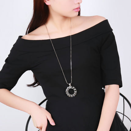 Diamond-Encrusted Circular Sweater Chain for Women 2024 New Autumn and Winter Long Necklace Clothing Accessory Geometric Shape Sparkling Diamond Pendant