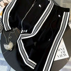 Black and White / L
