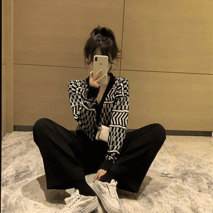Goddess Fan suit Spring and Autumn Fashion Western Style Age-reducing Royal Sister Elegant Sweater Wide Leg Pants Two-piece 2023 New