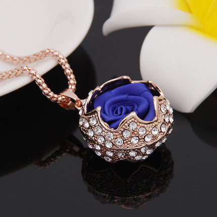 Autumn and winter high-grade rose pendant decorative necklace women's clothes pendant sweater chain long versatile accessories trendy