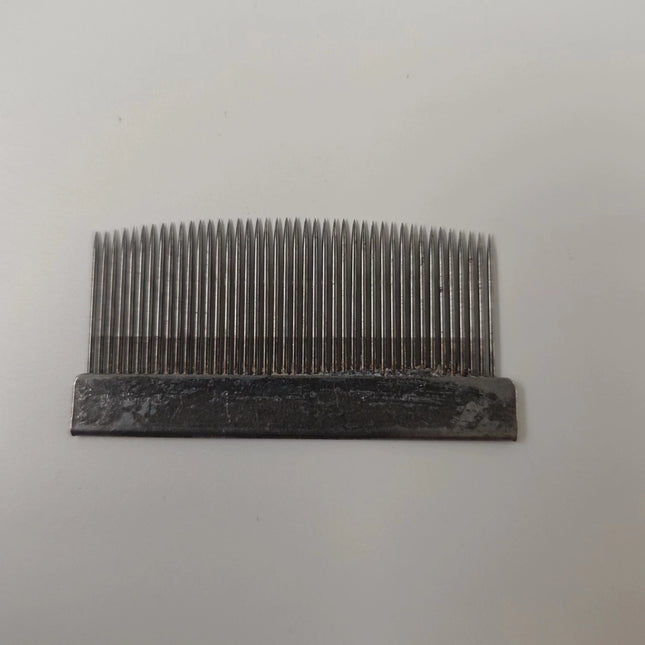 PEIGNE EN ACIER À HAUTE DENSITÉ POUR LA FABRICATION DE EXTENSIONS DE CHEVEUX À BANDE INVISIBLE