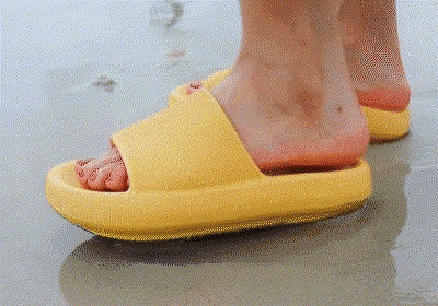 Women Thick Platform Cloud Slippers Indoor Home Eva Soft Sole Pillow Slides Sandals Woman 2025 Summer Non Slip Beach Flip Flops