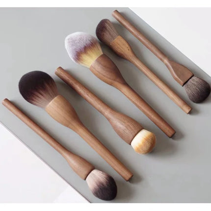 New 1Pcs European Vintage Wood Handle Makeup Brush High Quality Walnut Loose Powder Blush Foundation Contour Brush Super Soft