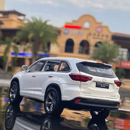 1:32 Toyota Highlander SUV Alloy Car Model Diecasts & Toy Metal Off-road Vehicles Car Model High Simulation Collection Kids Gift