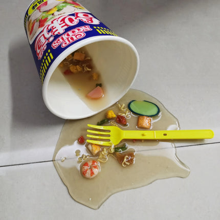 2019 Funny Creative Horror Plastic Prank Toys Evil Spoofed Joke Handmade Overturned Cup Gadgets Phone Bracket Stand Toy Gift