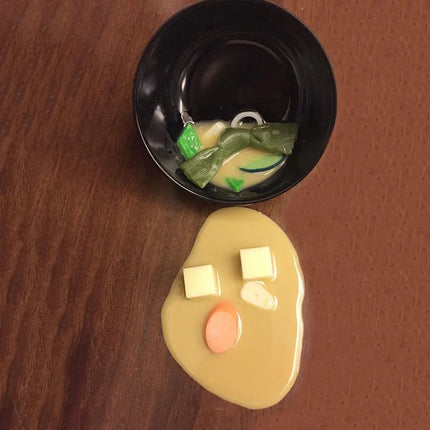 2019 Funny Creative Horror Plastic Prank Toys Evil Spoofed Joke Handmade Overturned Cup Gadgets Phone Bracket Stand Toy Gift