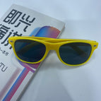 Yellow frame/gray sheet