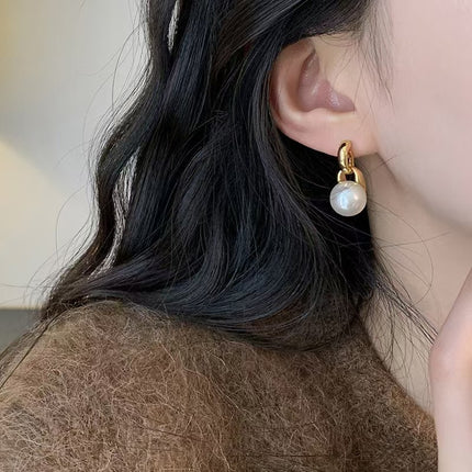 Cross-Border Hong Kong Style Retro Pearl Simple Earrings Light Luxury High-End Fashion Women's Earrings Round Bead Earrings