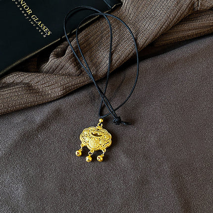 Gold-Plated Necklace for Women, Vintage Fashion Versatile Pendant with a High-End Design Sweater Chain Clothing Accessory