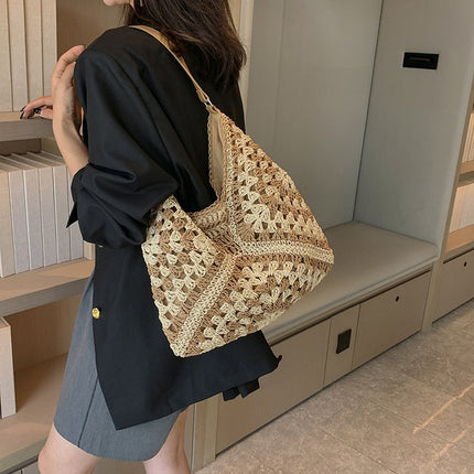 2025 New Triangle Woven Straw Bag Women's All-match Shoulder Large Capacity Tote Bag Fashionable Holiday Beach Bag