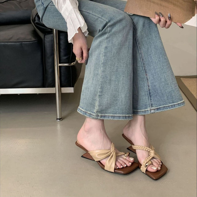 French Resort Style Retro Woven Square Toe Slippers for Women's Summer Outer Wear, Elegant Straw Flip-Flops, Comfortable Sandals