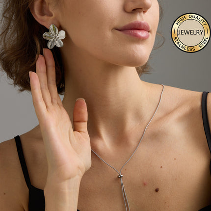 European and American Style Exaggerated Titanium Steel Flower Earrings for Women, French Three-Dimensional Fashion Light Luxury Silver Petal Earrings Versatile Style