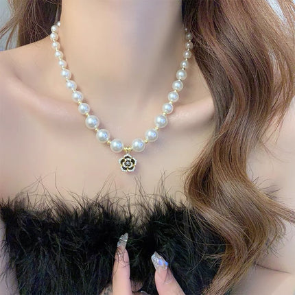 New Style Light Luxury Bow Pearl Necklace High-end Niche Design Collarbone Chain Simple All-match Alloy Necklace