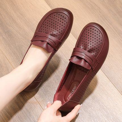 Mom's Shoes for Middle-Aged Women 2026 New Style Non-Slip Comfortable Spring and Autumn Flat Shoes for Middle-Aged and Elderly People Soft-Soled Leather Shoes
