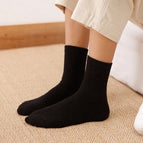 052 men's mid-length black / Naked socks