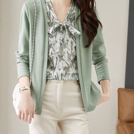 In the spring of 2025, the new style fake two-piece sweater women's design is small and chic green top.