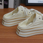 Milky white / 35