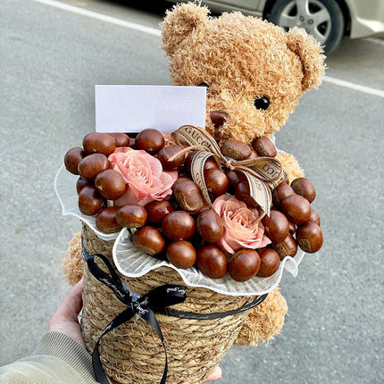 Carefully Selected Chestnut Bear Hug Basket, Straw Woven Flower Basket, Flower Shop Hug Basket, Holiday Gift, Foreign Trade Rose Flower Arrangement Basket