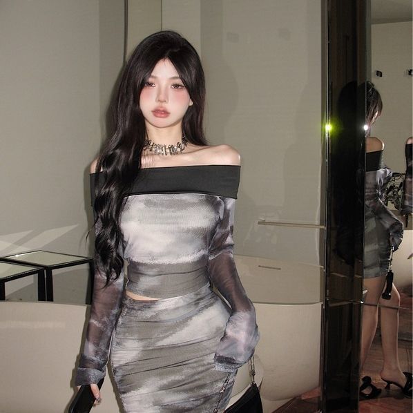 Trendy and Versatile Short Crop Top with Tie-Dye Mesh and One-Shoulder Long Sleeves for Women, Featuring a Pure and Desirable Style