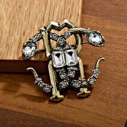 Niche Antique Double Snake Crystal Brooch for Women, Vintage Jewelry with a Light Luxury Design, Palace-Style Crystal Zodiac Double Snake Brooch