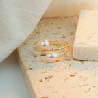 Double circle twisted open ring (white)