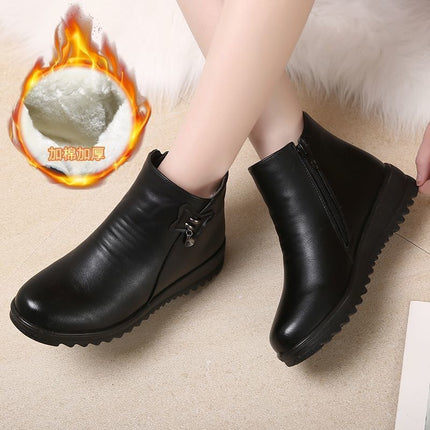 Mom's Shoes, Winter Fleece-Lined Soft Leather Cotton Shoes for Women, Warm Non-Slip Flat-Soled Middle-Aged Leather Shoes, Soft-Soled Short Boots for Middle-Aged and Elderly People
