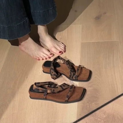 New Ready-Made Thick-Soled Square-Toe One-Line Sandals for Women to Wear Outside, Retro Style with Skirt Sandals, Two-Wear Slippers