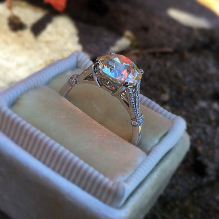 European and American Style High-End Round Zircon Sparkling Engagement Ring Women's Wedding Ring Light Luxury Elegant Simple and Versatile