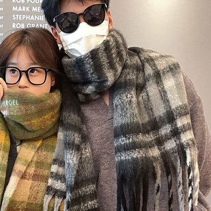 Soft glutinous green plaid scarf women's winter high-grade versatile Korean style warm thickened scarf shawl dual-use couple