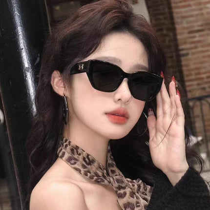 2025 New Large-Frame Sunglasses for Women, High-End Beach Style, Trendy Influencer Style, Street Photography, Slimming Effect for Square and Round Faces