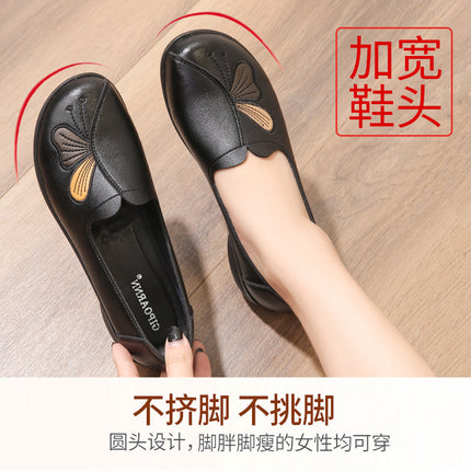 Mom's Shoes for Middle-Aged Women 2026 New Style Non-Slip Flat Comfortable Spring and Autumn Soft-Soled Leather Shoes for Middle-Aged and Elderly People