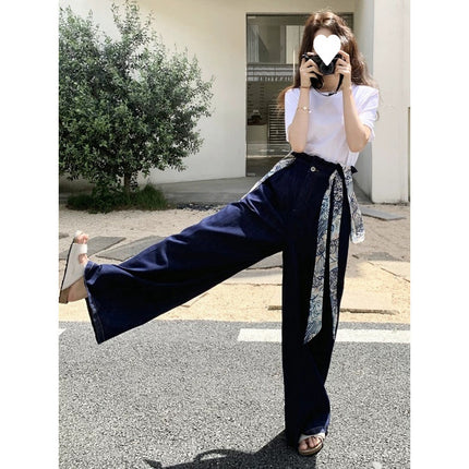 Cool and Stylish T-Shirt and Floral Denim Overalls Set for Women, Summer Outfit, Elegant and Classy Two-Piece Set with a High-End Feel