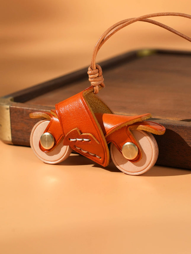 Leather Pendant / Pendentif Cuir