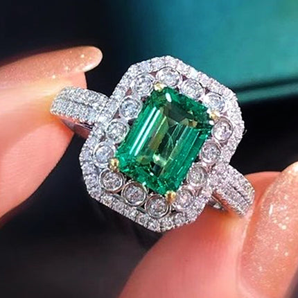 European and American Light Luxury Brilliant Square Emerald Engagement Ring Atmospheric Luxury Ladies Ring r7883