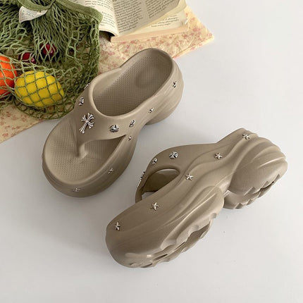 Cartoon Flip-Flops for Women 2026 Summer New Style Thick-Soled Beach Vacation Solid Color Cute Casual Sandals
