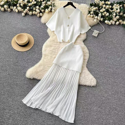 2025 Loose Short-Sleeved V Neck Top, High-Waisted Pleated Long Skirt, Two-Piece Set, Fashionable and Elegant Skirt Set