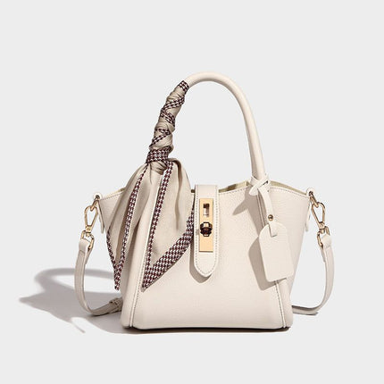 Faux Leather Bucket Bag Cream White Urban Minimalist / Sac Seau Cuir Artificiel Blanc Crème Urbain