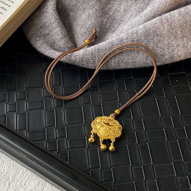 Gold-Plated Necklace for Women, Vintage Fashion Versatile Pendant with a High-End Design Sweater Chain Clothing Accessory