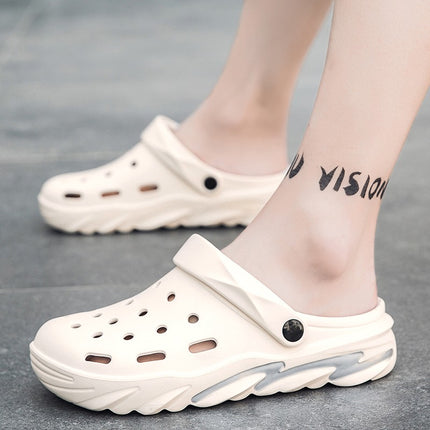 Trendy Men's Summer Outdoor Clogs with a Soft Sole, Sporty Closed-Toe Sandals, Men's Outdoor Beach Slippers
