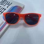 Orange frame/gray sheet