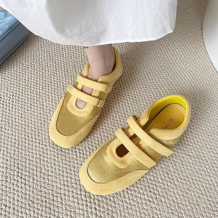 Retro Velcro Round-Toe Shallow-Mouth Single Shoes for Women, 2026 New Style German Training Shoes to Match with Skirts, Flat-Soled Loafers, Trendy Grandma Style