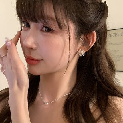 Light Luxury Retro High-End Silver-White Fireworks Earrings for Women Without Pierced Ears Mosquito Coil Ear Clip Design Light Luxury Earrings
