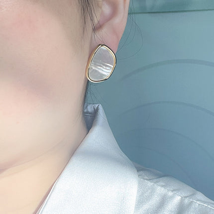 European and American Cross-Border Geometric Natural White Mother-Of-Pearl Earrings Ins Style Asymmetrical Shell Earrings for Women 925 Silver Needle Jewelry