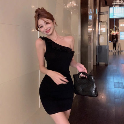 High-End Sexy Off-Shoulder Slim-Fitting Hip-Hugging Dress with Pure Lusty Sexy Hot Girl Wearing Figure-Showing Short Skirt