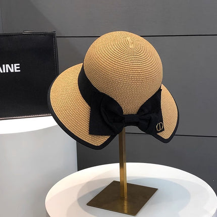 [Great Value] French Style Socialite Flat Top Hat 2025 New Summer Elegant Pearl String Sunshade Woven Straw Hat