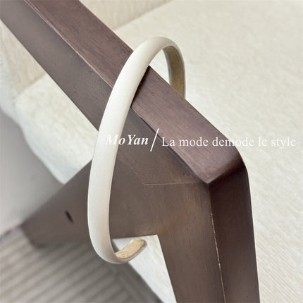 Korean-Style Simple Fabric Hairband with a High-End Feel, Versatile for Going Out, Retro Elegant Hair Accessory, Trendy Hair Clip