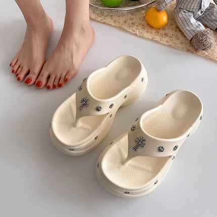 Cartoon Flip-Flops for Women 2026 Summer New Style Thick-Soled Beach Vacation Solid Color Cute Casual Sandals