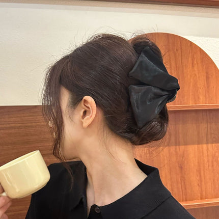 New College Style Triangle Clip with Contrasting Polka Dots and High-End Shark Clip for Hairpin Head Accessories on the Back of the Head