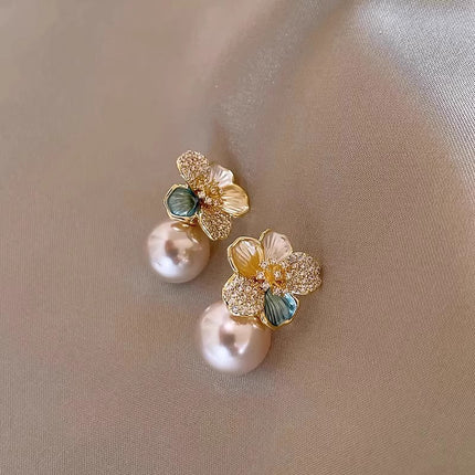 French Accessible Luxury Zircon Camellia Flower Pearl Earrings Niche High-End Exquisite Earrings Unique and Beautiful Earrings for Women